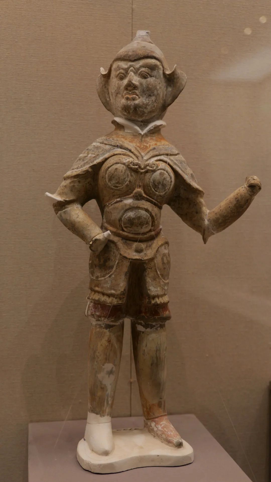 DƬ